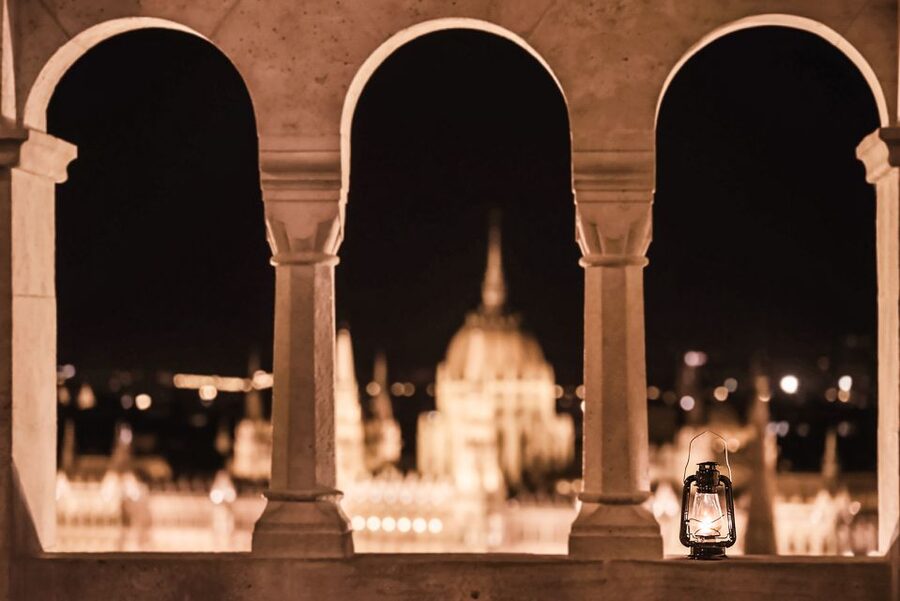 Budapest: Buda Castle District Vampires and Myths Night Tour - The House of Houdini and a pause in the mystery