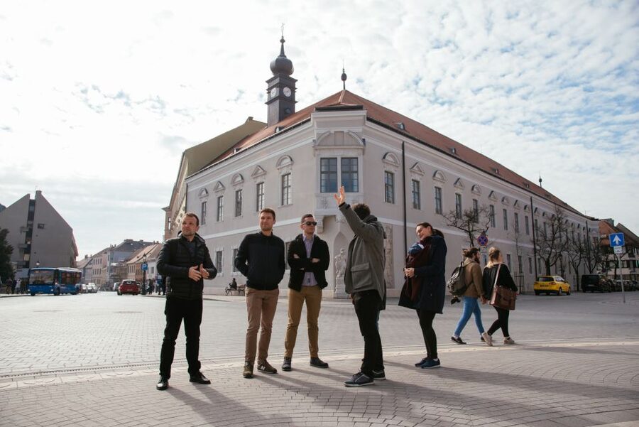 Budapest: Buda Castle District Walking Tour with a Historian - Matthias Church: the tour’s essential interior visit