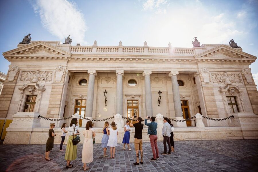Budapest: Buda Castle Walk with Saint Stephen's Hall - St. Stephen’s Hall, the polished final 30 minutes