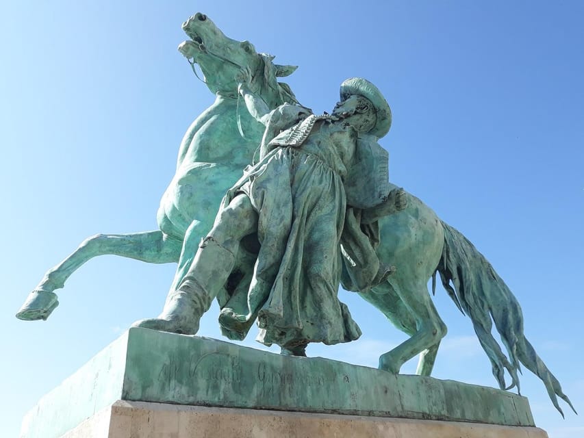 Budapest: Buda Castle Walking Tour & Folk Music Performance - What the strongest feedback tells you