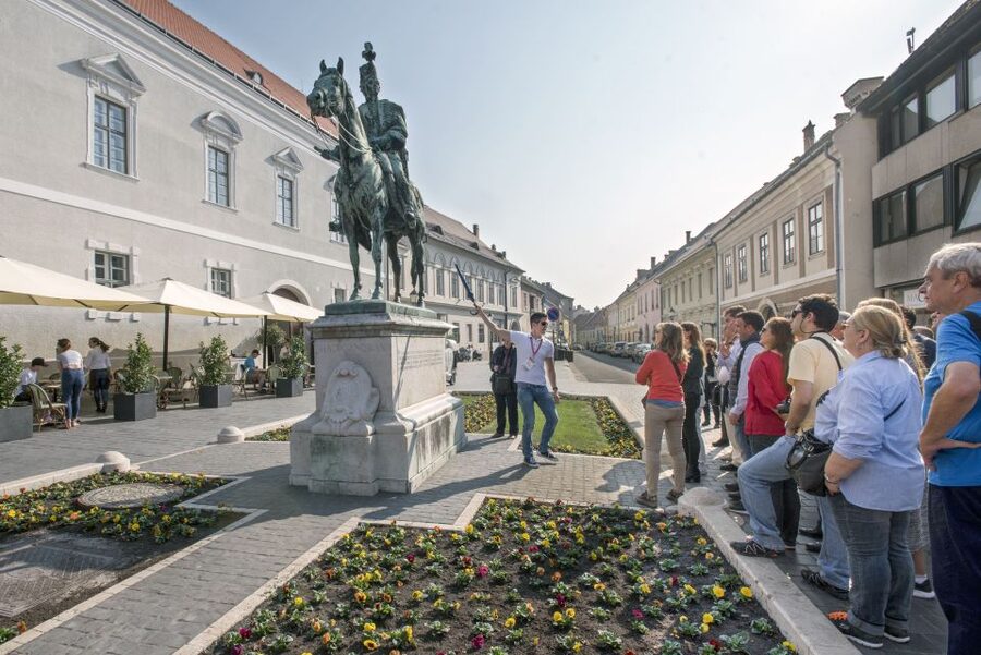 Budapest: Buda Walking Tour - How the guides shape the experience