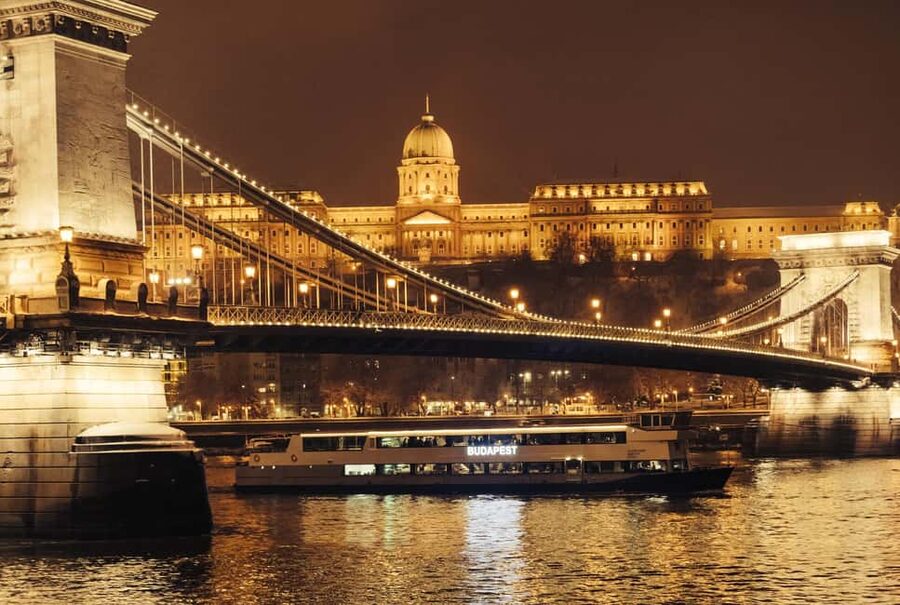 Budapest By Night Sightseeing Cruise - Gellért Hill, thermal baths, and the southern turn