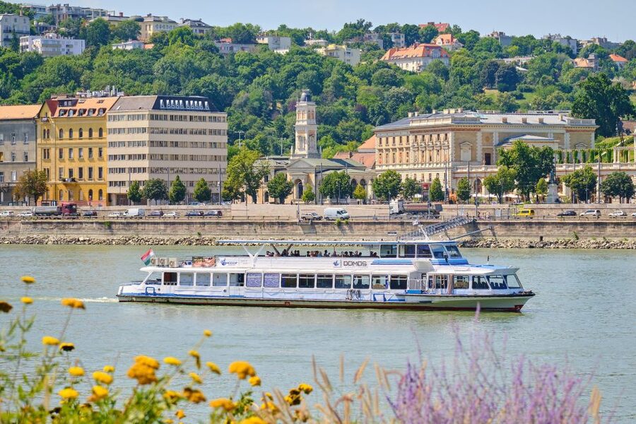 Budapest By Night Sightseeing Cruise - The audio guide limitation