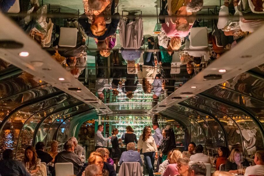 Budapest: Candlelit Dinner River Cruise with Live Music - Live music that supports the evening