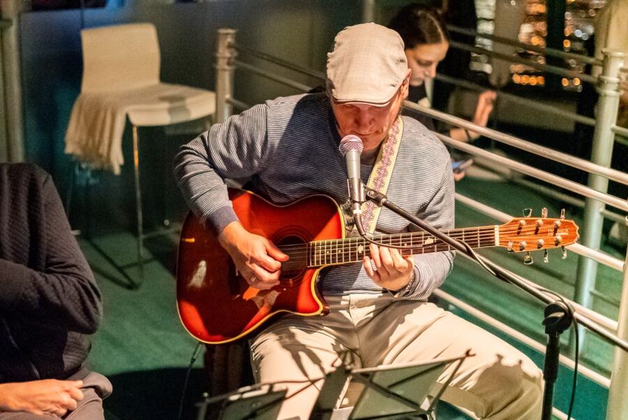 Budapest: Candlelit Dinner River Cruise with Live Music - Parliament, the bridges, and the central Danube route