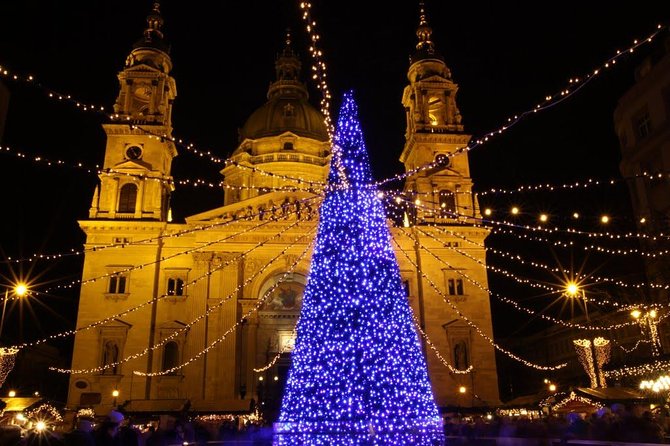 Budapest Christmas Market Tour with Basilica visit & Chimney cake - St. Stephen’s Basilica and the moving facade