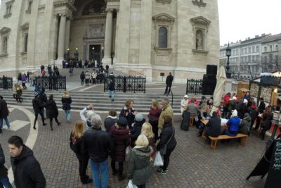 Budapest Christmas Walking Tour & Entry to St Stephen’s Basilica