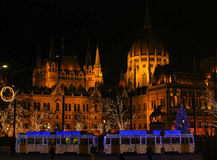 Budapest Christmas Walking Tour w Entry to Basilica - City Hall Courtyard and Budapest’s Christmas customs