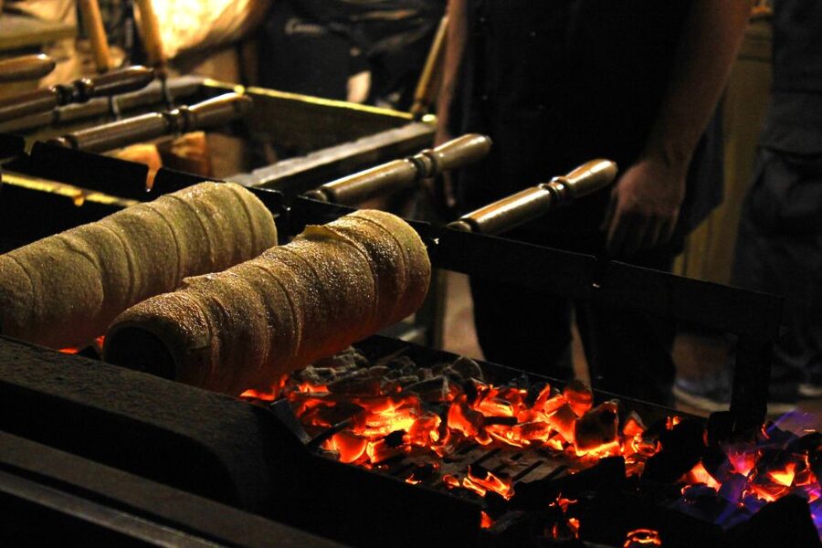 Budapest Christmas Walking Tour w Entry to Basilica - Vörösmarty Square for Hungarian food and crafts