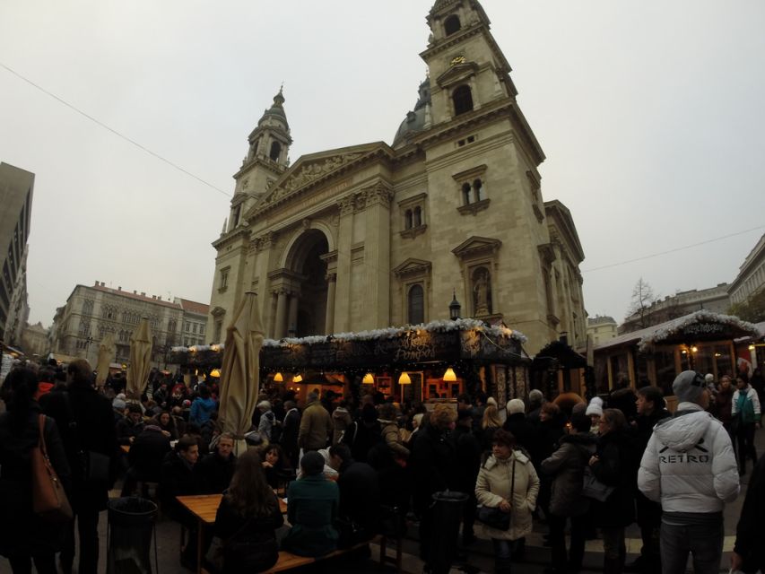 Budapest Christmas Walking Tour w Entry to Basilica - Who should book this tour