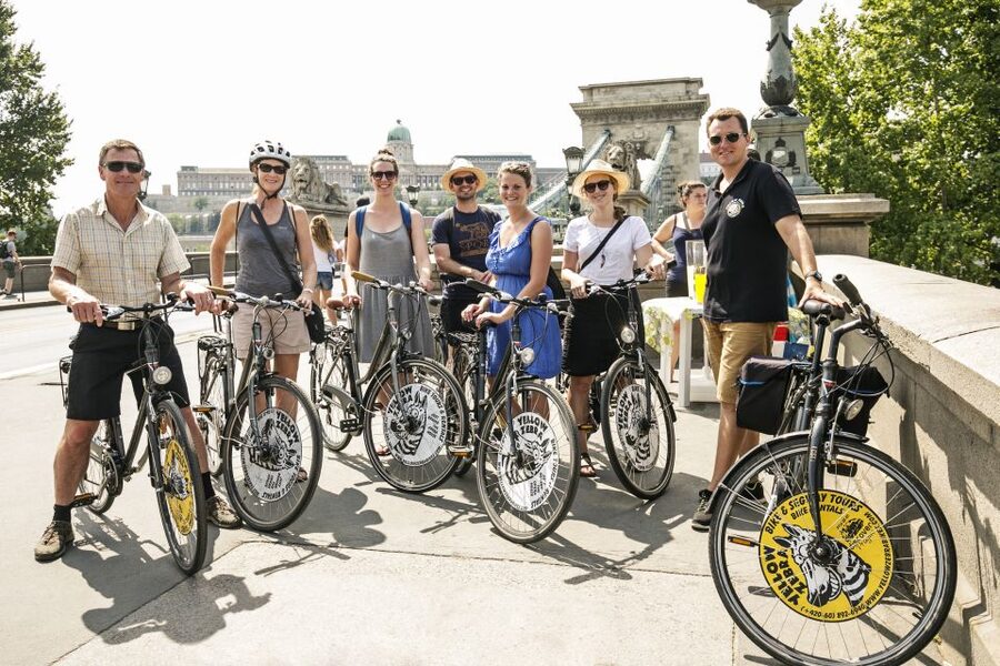 Budapest: City Bike Tour with Coffee Stop - Heroes’ Square and the City Park sights