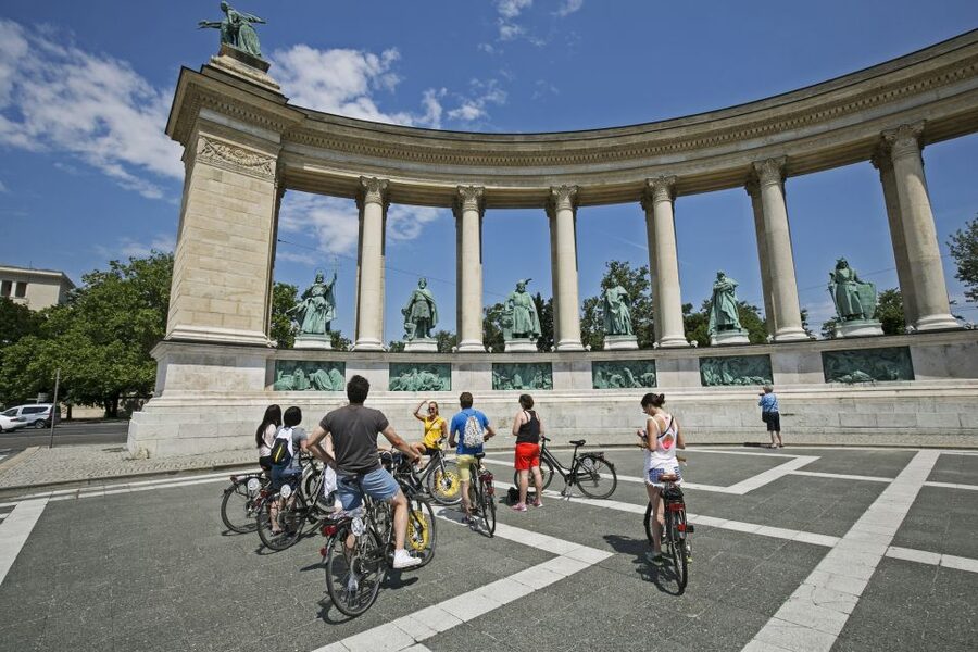 Budapest: City Bike Tour with Coffee Stop - Starting on Andrassy Avenue