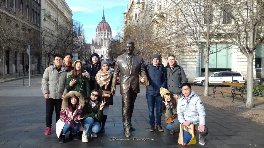Budapest: City Center Walking Tour - St. Stephen’s Basilica and the pedestrian streets