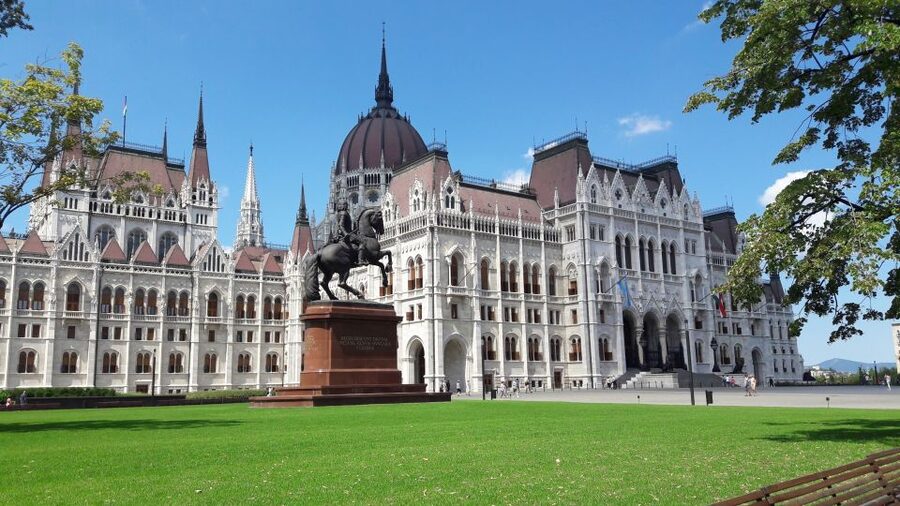 Budapest: City Center Walking Tour - What the guides add to the walk