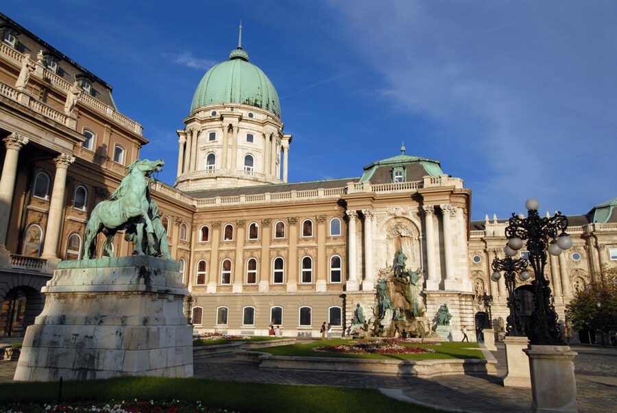 Budapest: City Discovery Tour - Small details that make the day easier
