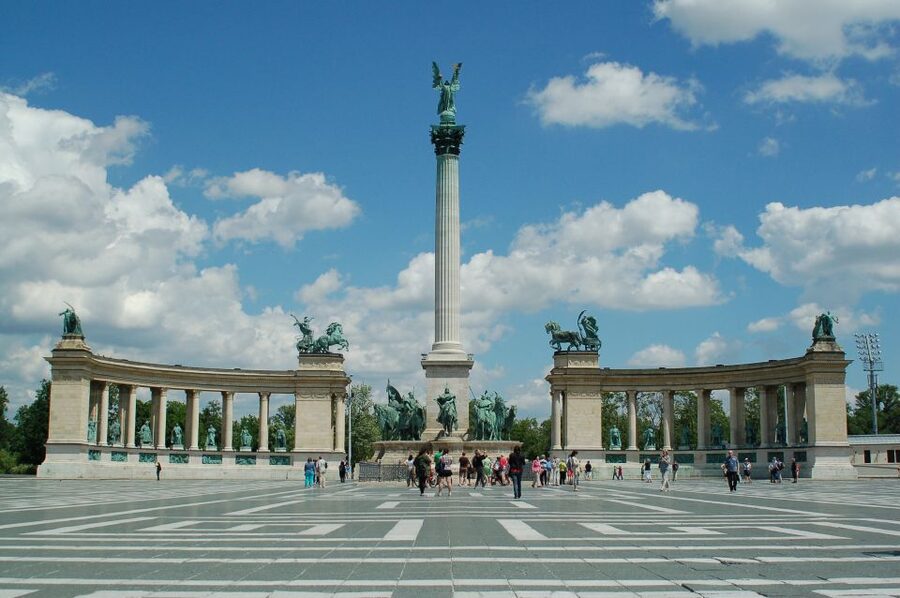 Budapest: City Discovery Tour - Who should book this experience?