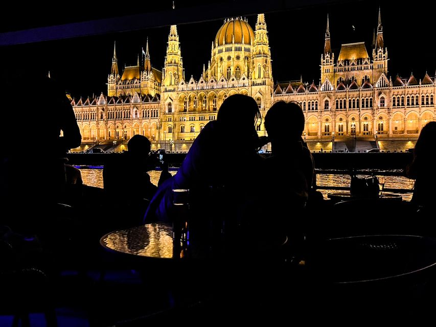 Budapest: City Highlights Cruise with Welcome Drink - Daylight, sunset, or full darkness?