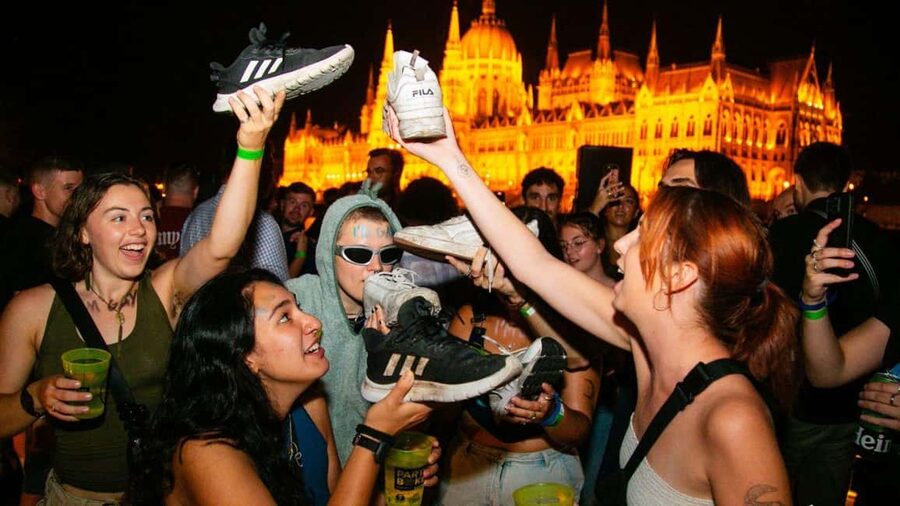 Budapest: Danube Beat Party Cruise with Drink Packages - Choosing the right drink package