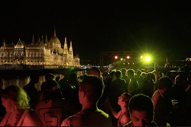 Budapest Danube Cruise with DJ, Drinks and After Party - Music, drinks, and the social setup