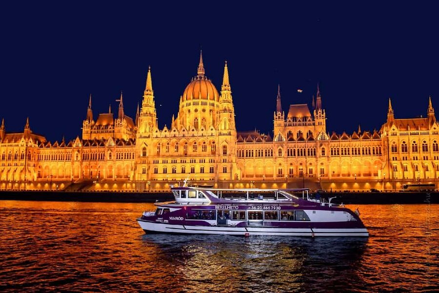 Budapest: Danube Cruise with Folk Dancing and Drinks - How this compares with a standard Budapest river cruise