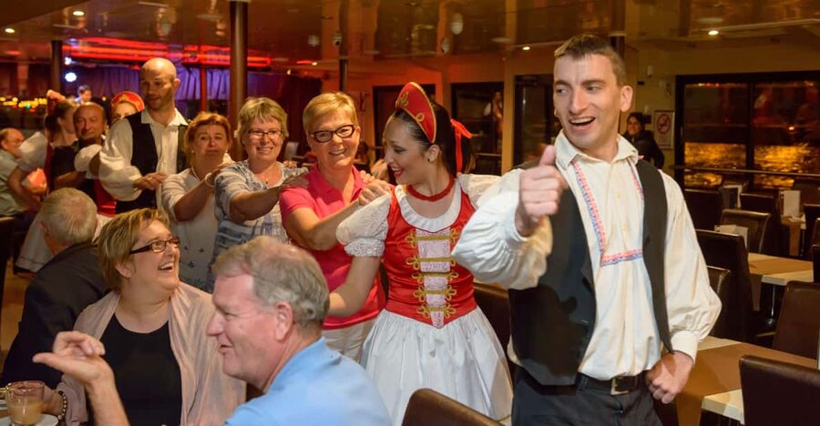 Budapest: Danube Cruise with Folk Dancing and Drinks - The first views: Margaret Bridge and Parliament