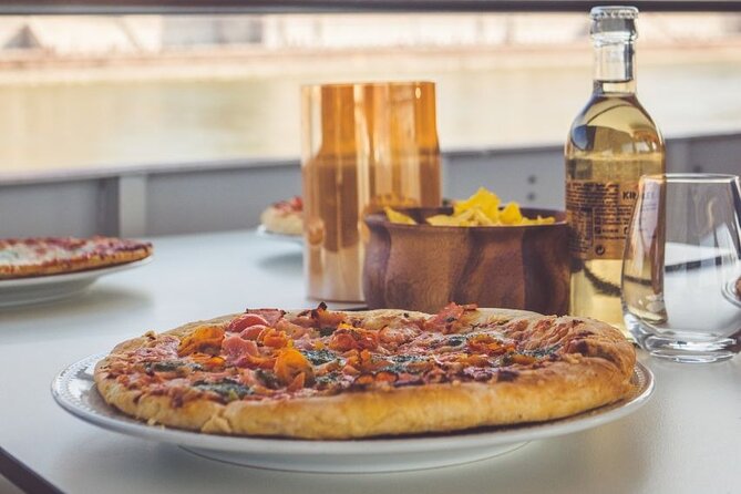 Budapest Danube Pizza Cruise with Welcome Drink - Daylight or night: choose the view you want