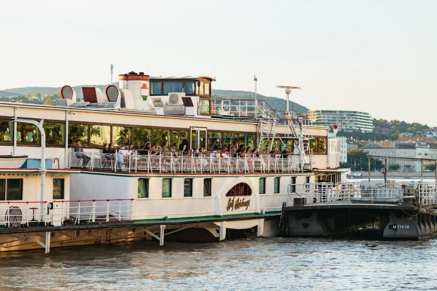 Budapest: Danube River Cruise with Dinner and Prosecco - Boarding the Gróf Széchenyi at Akadémia dock 2