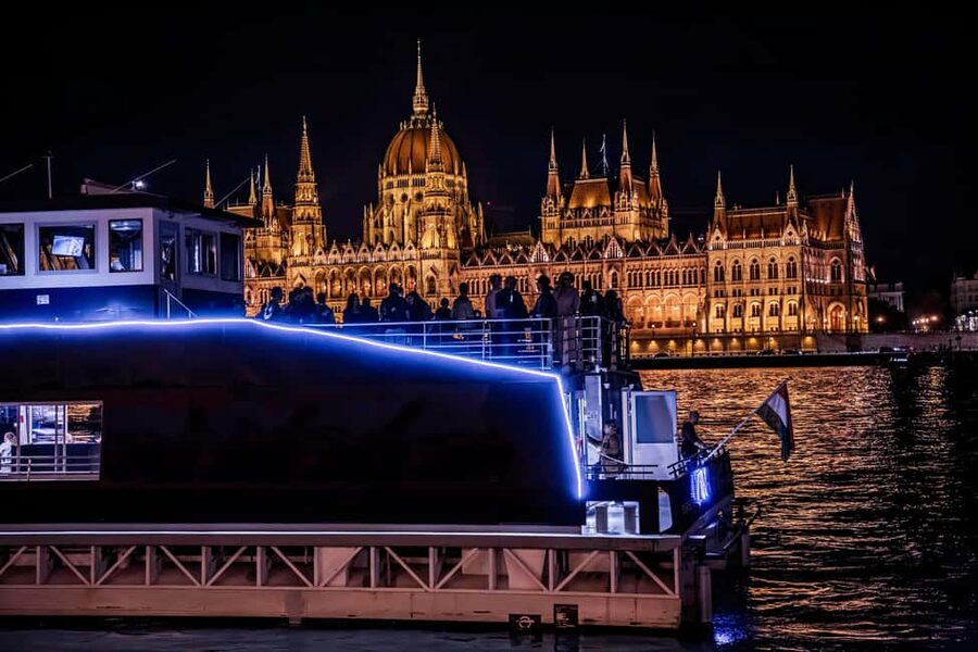 Budapest: Danube River Sightseeing Cruise with Audio Guide - Gellért Hill, Margaret Bridge, and the wider riverfront