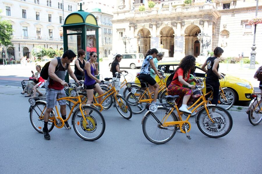 Budapest: Danube River Views Bike Ride - Starting in central Pest at Karoly korut
