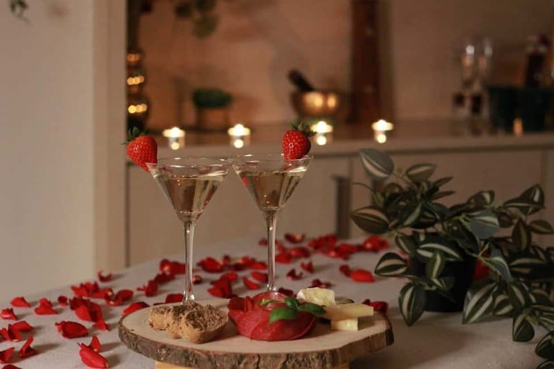 BUDAPEST, Day Spa : Couples Massage with Roses Bubble Bath - The rosewater bath takes center stage