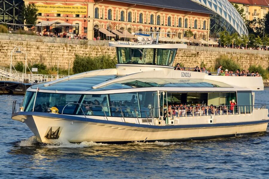 Budapest: Daytime Sightseeing Boat Cruise - Parliament, bridges, and the great riverfront view