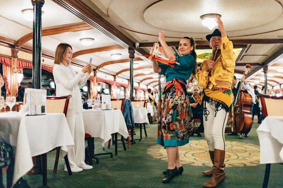 Budapest: Dinner Cruise with Live Music and Folk Dance Show - Who should book this Budapest dinner cruise