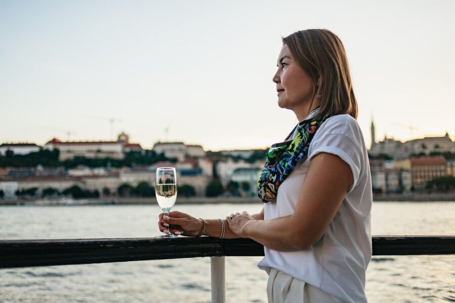 Budapest: Dinner Cruise with Live Music and Folk Dance Show - A Hungarian buffet built for variety