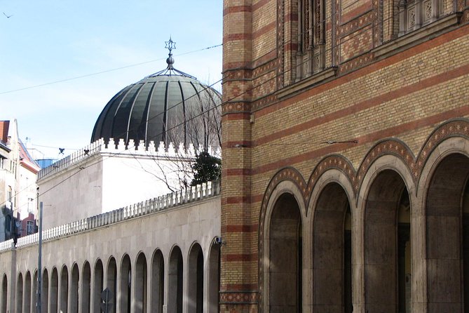 Budapest Dohany, Heroes', Rumbach synagogues & Jewish Ghetto Tour - Spinoza Theater and the street’s cultural life