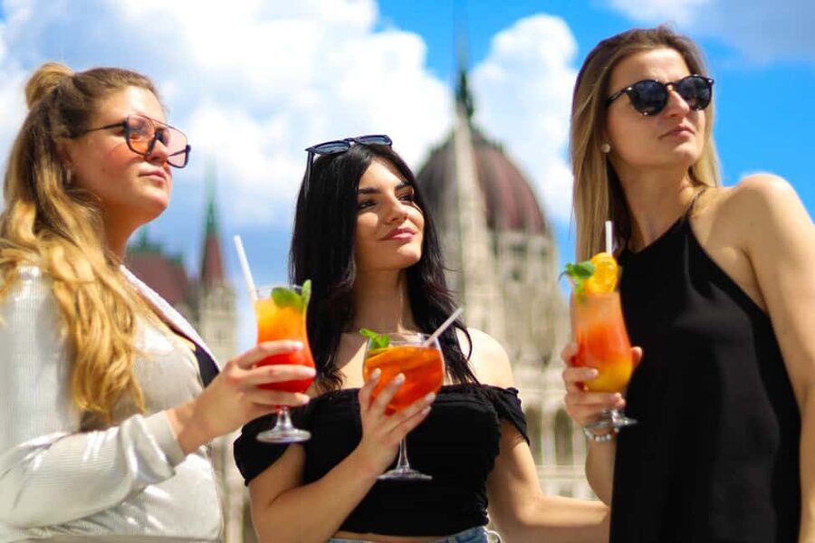 Budapest: Downtown Budapest Cocktail Cruise - Key points to know before booking