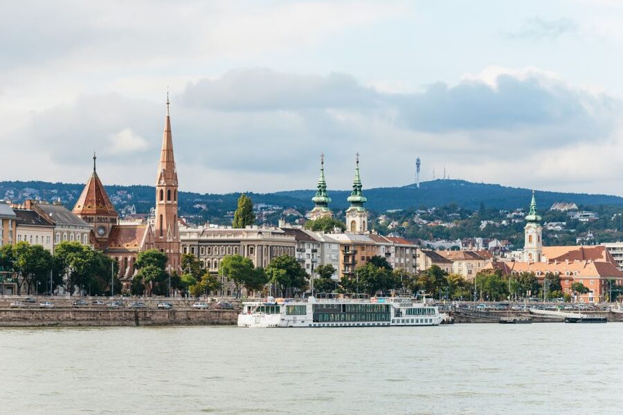 Budapest: Downtown Budapest Cocktail Cruise - Who should book this Danube cruise?