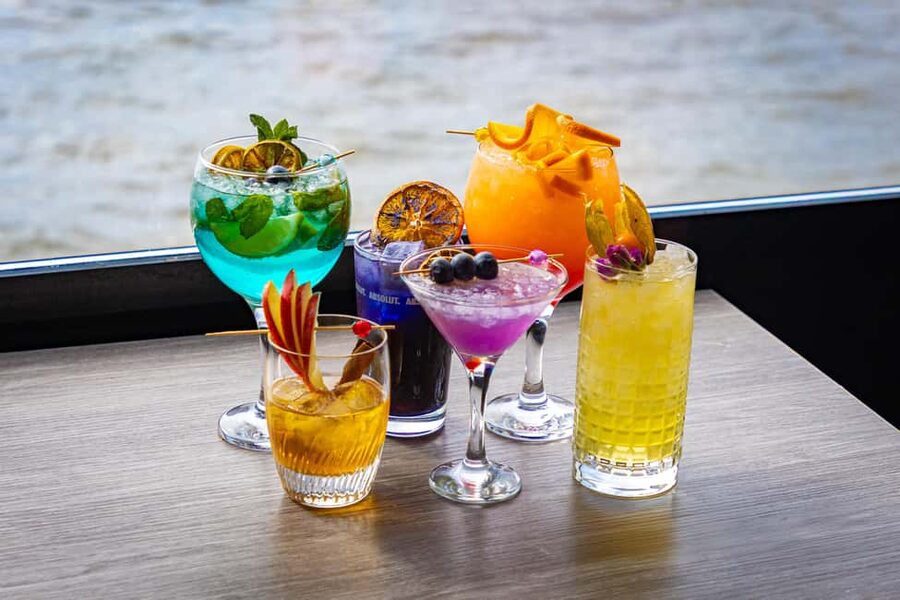 Budapest: Downtown Budapest Cocktail Cruise - Why Budapest looks so good from the Danube