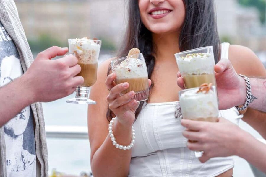 Budapest: Downtown Budapest Unlimited Booze Cruise - Who should book this one-hour cruise?