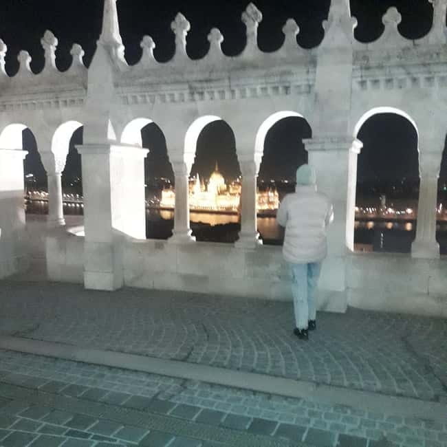 Budapest: Evening Castle Hill Tour with Fishermen's Bastion - The guide makes the difference