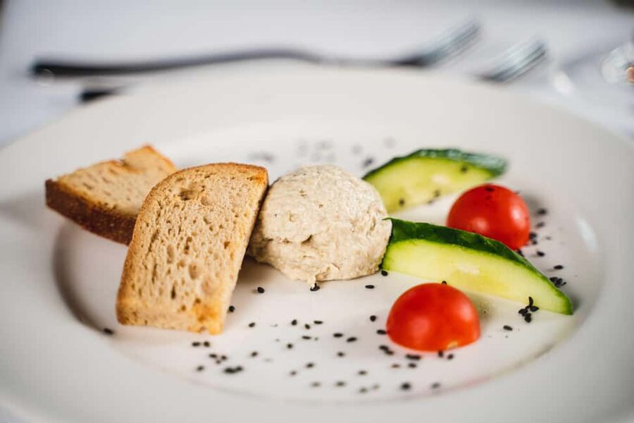 Budapest: Evening Cruise and Dinner with Welcome Drink - What the four-course dinner means in practice
