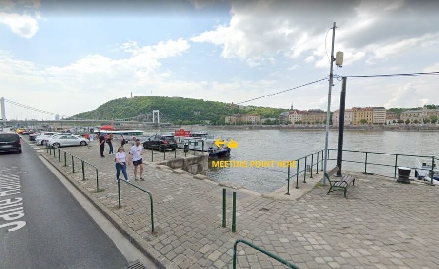 Budapest: Evening Cruise and Dinner with Welcome Drink - Hungarian music and traditional dancing