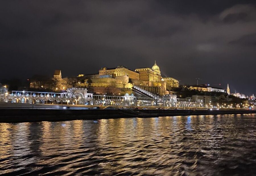 Budapest: Evening Cruise and Dinner with Welcome Drink - Is $102 a fair price?