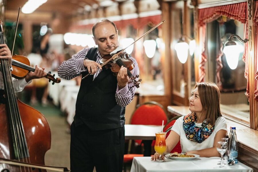 Budapest: Evening Cruise including Drinks and Live Music - Why Budapest looks best from the Danube after dark