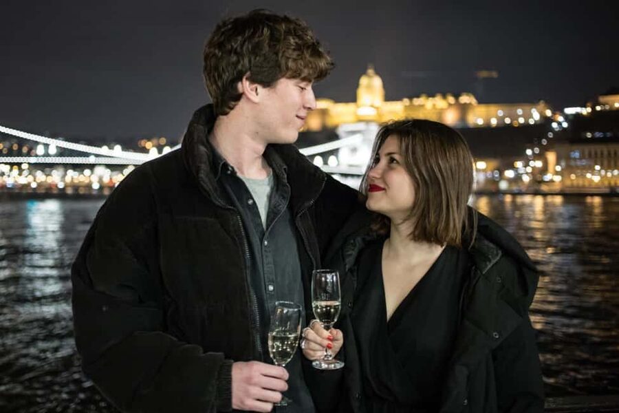 Budapest: Evening Cruise including Drinks and Live Music - Boarding the Gróf Széchenyi ship at Akadémia 2