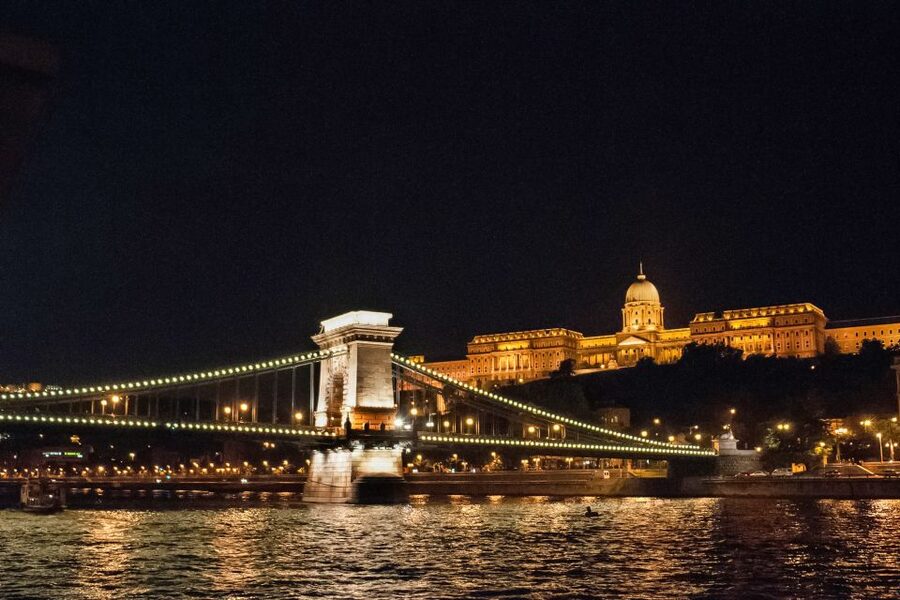 Budapest: Evening Cruise including Drinks and Live Music - Open deck or cabin?