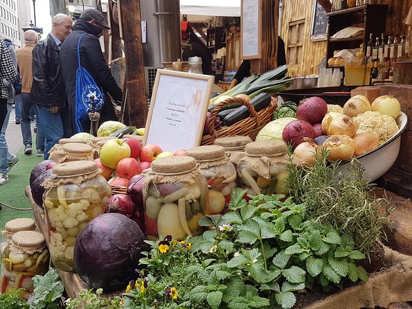 Budapest Foodie Tour - The Jewish Quarter and a taste of ruin-bar Budapest