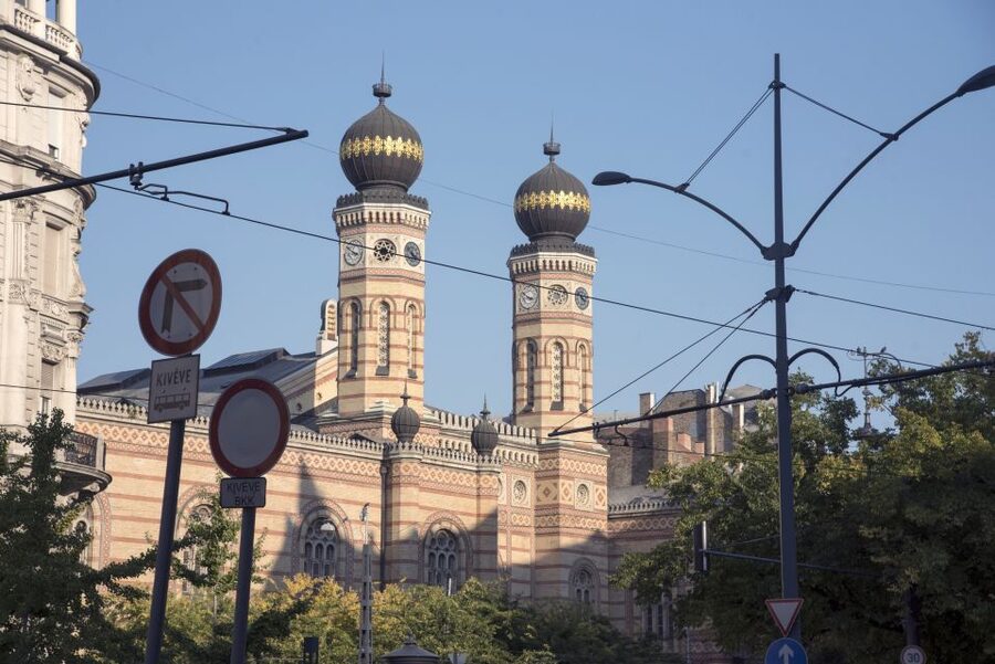 Budapest: Grand City Tour with Parliament Visit - Bridges, river views, and the link between Buda and Pest
