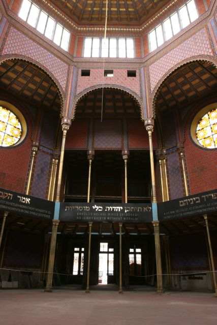 Budapest Grand Half-Day Jewish Heritage Tour - Starting beneath the towers of Dohány Street Synagogue