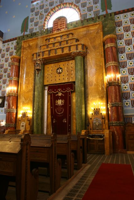Budapest Grand Half-Day Jewish Heritage Tour - The Jewish Museum puts daily life beside public history