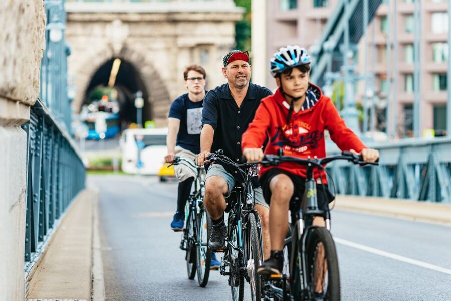 Budapest: Grand Sightseeing Bike Tour - Who should book this Budapest bike tour?